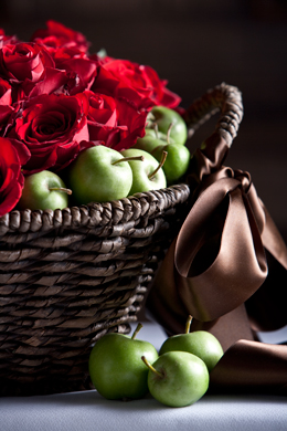 Apple roses basket